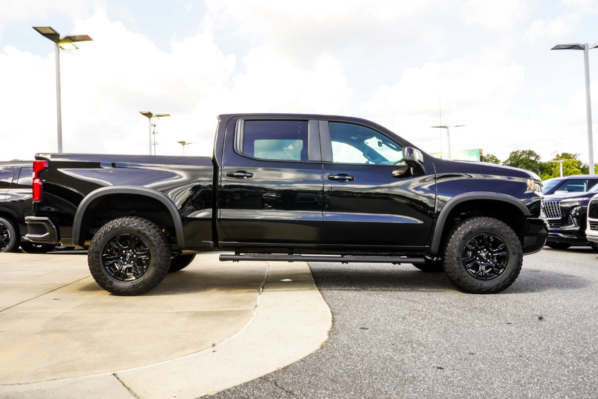 Used 2024 Chevrolet Silverado 1500 ZR2 w/ Technology Package AWD/4WD image 7