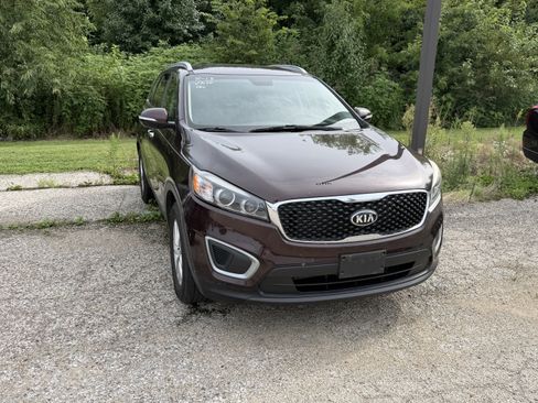 Used 2016 Kia Sorento FWD w/ LX Convenience Package image 2