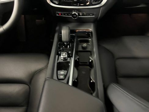 Used 2025 Volvo S60 B5 Plus image 17