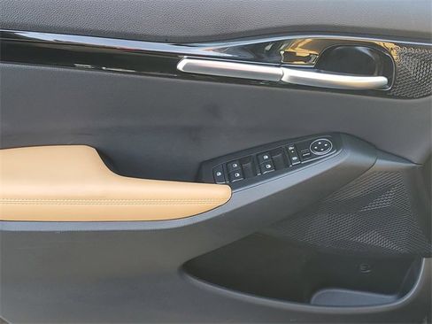 Certified 2025 Kia Seltos EX w/ EX Sunroof Package image 15