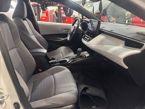 Used 2024 Toyota Corolla SE w/ SE Package image 19