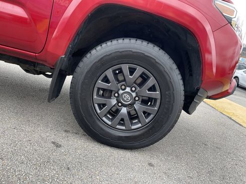 Used 2021 Toyota Tacoma SR5 AWD/4WD image 11