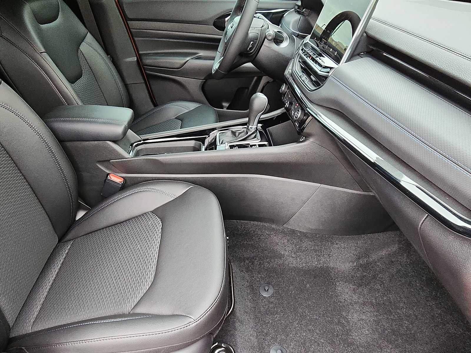 New 2026 Jeep Compass Latitude AWD/4WD image 18