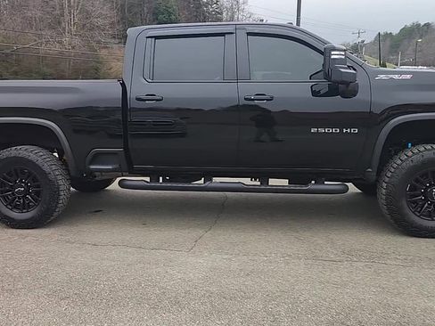 Used 2025 Chevrolet Silverado 2500 ZR2 image 8