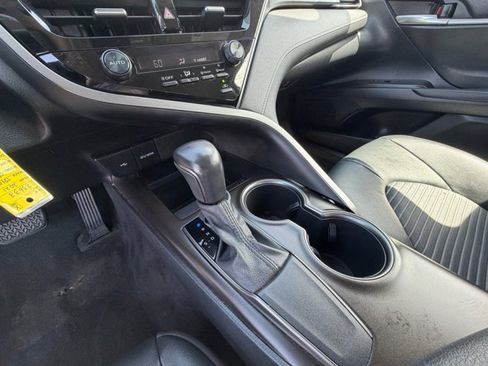 Used 2021 Toyota Camry SE FWD image 16