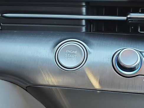 Certified 2025 Hyundai Kona SE image 24