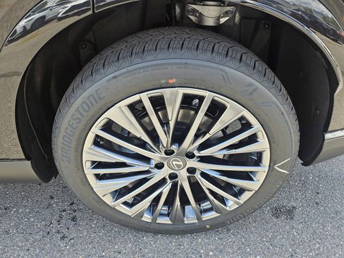 New 2026 Lexus RX 450h AWD image 17