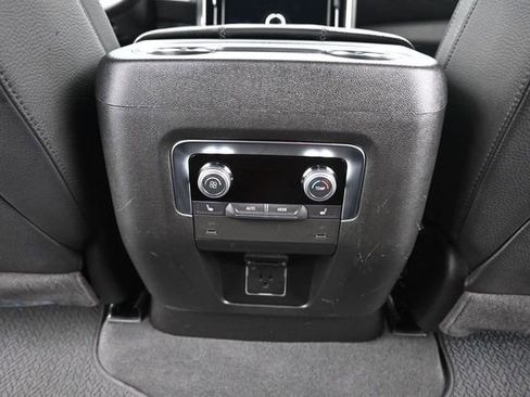 Used 2025 GMC Yukon XL Denali AWD/4WD image 25
