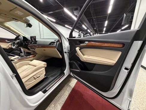Used 2021 Audi Q5 Prestige w/ Prestige Package AWD/4WD image 40