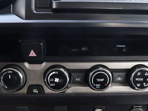 Used 2017 Toyota Tacoma 4x4 Access Cab image 29