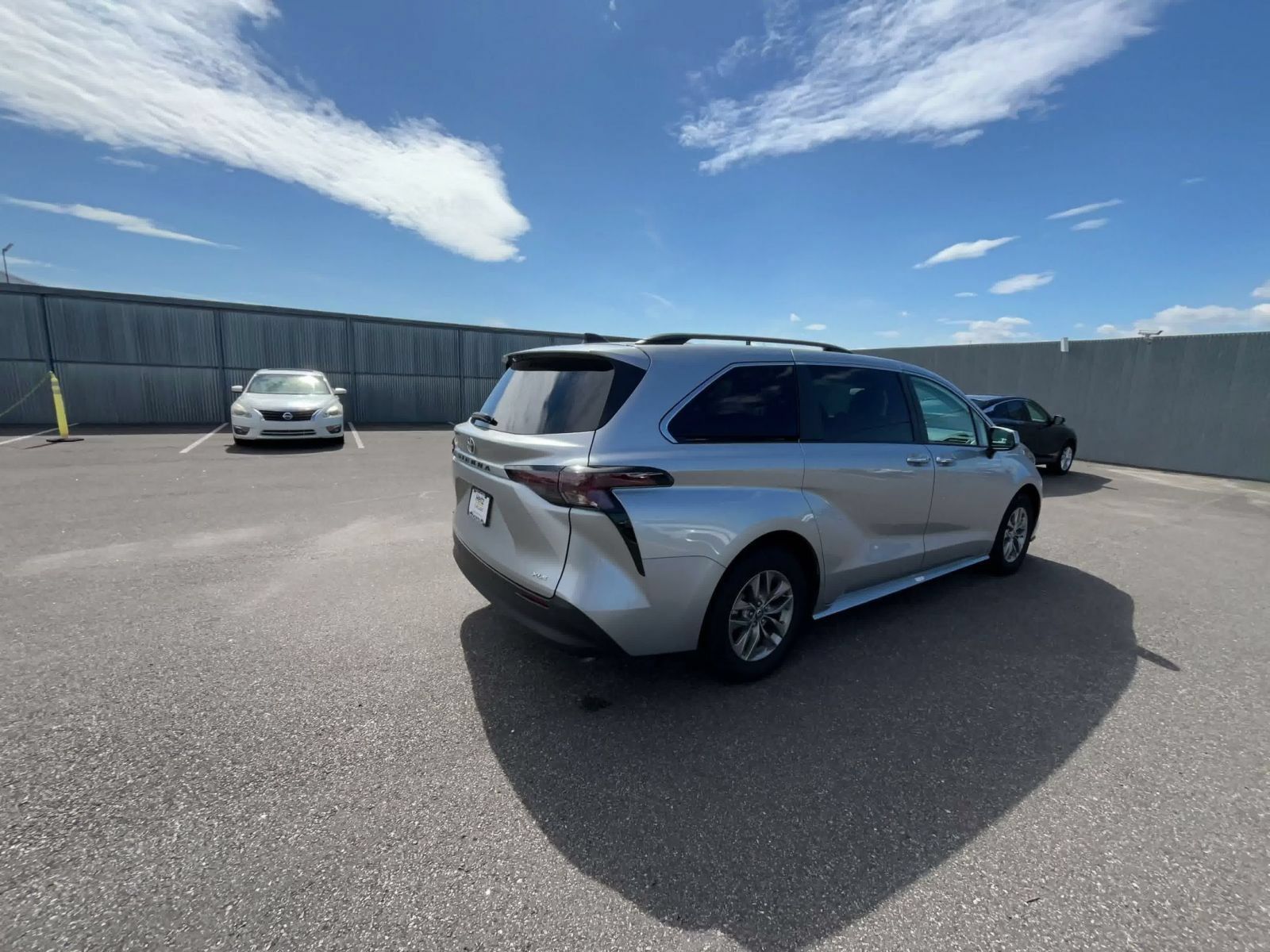 Used 2025 Toyota Sienna XLE FWD image 14