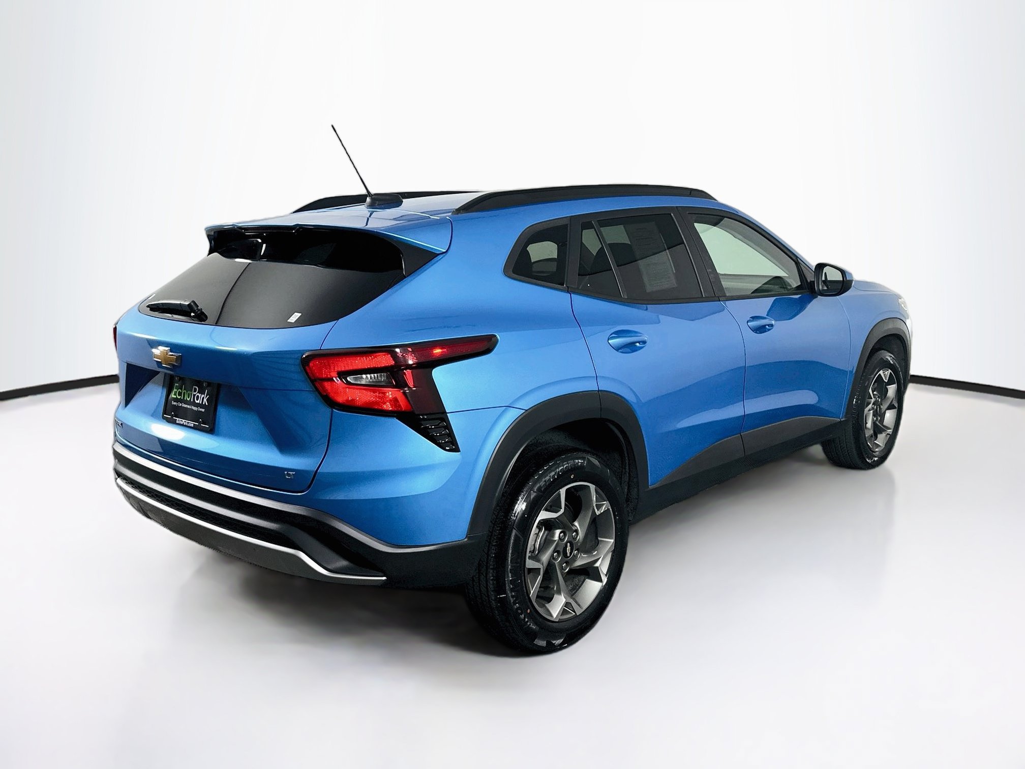 Used 2025 Chevrolet Trax LT FWD image 9
