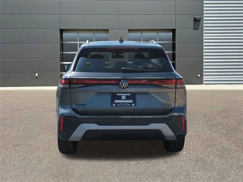 New 2025 Volkswagen Tiguan SE image 6