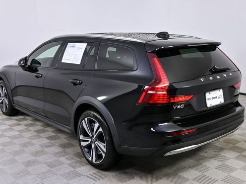 Certified 2025 Volvo V60 B5 Cross Country Plus image 4