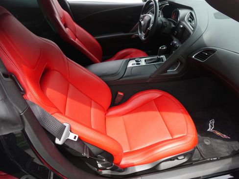 Used 2019 Chevrolet Corvette Stingray Coupe w/ 1LT RWD image 8