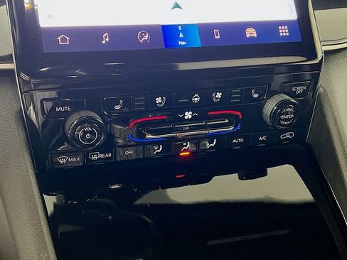Used 2022 Jeep Grand Cherokee Trailhawk w/ Advanced Protech Group II AWD/4WD image 15