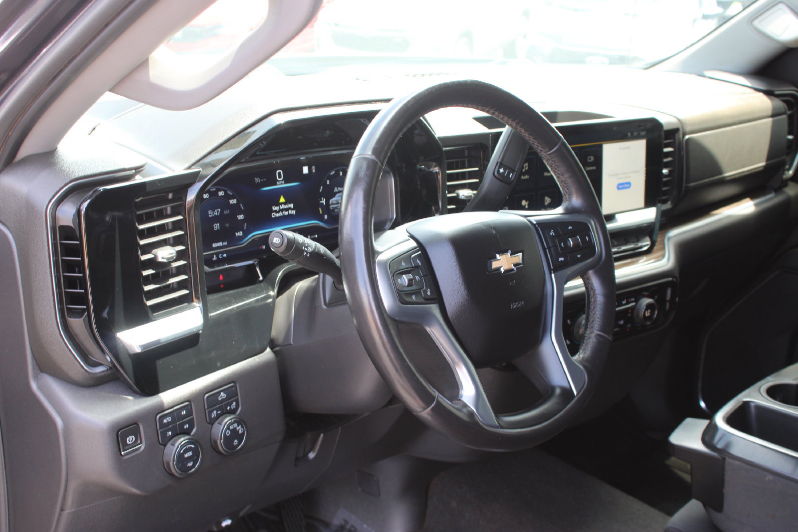 Used 2022 Chevrolet Silverado 1500 LT w/ Z71 Off-Road Package AWD/4WD image 11