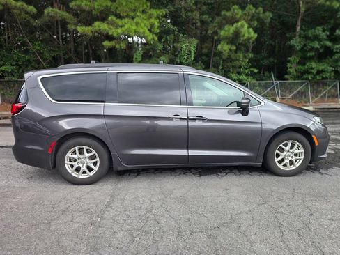 Used 2022 Chrysler Pacifica Touring-L FWD image 8