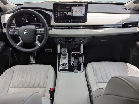 New 2025 Mitsubishi Outlander AWD image 18