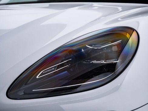 Certified 2025 Porsche Macan image 7