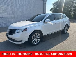 Used 2019 Lincoln MKT AWD image 1