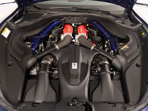 Certified 2025 Ferrari Roma Spider RWD image 38