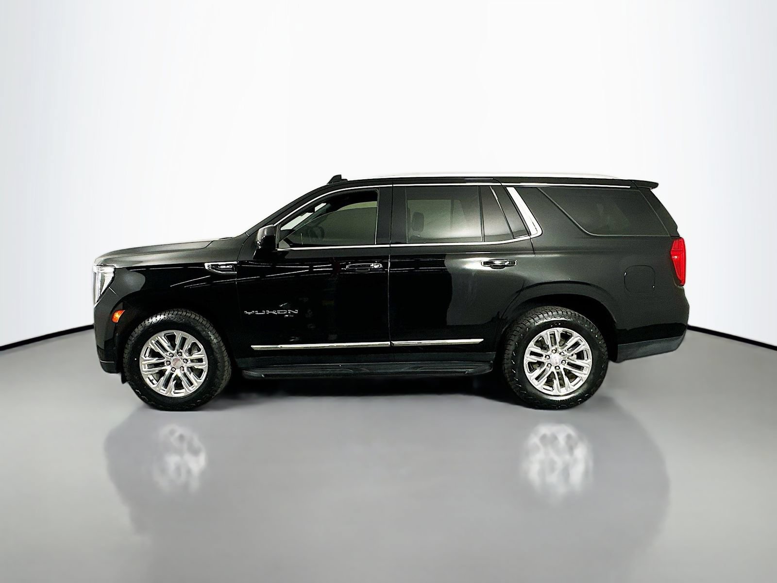 Used 2023 GMC Yukon SLT AWD/4WD image 4
