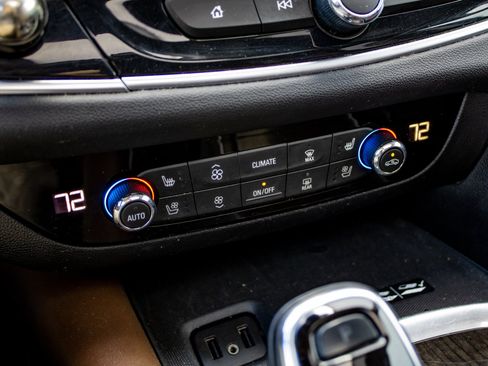 Used 2018 Buick Enclave Avenir w/ Avenir Technology Package image 37