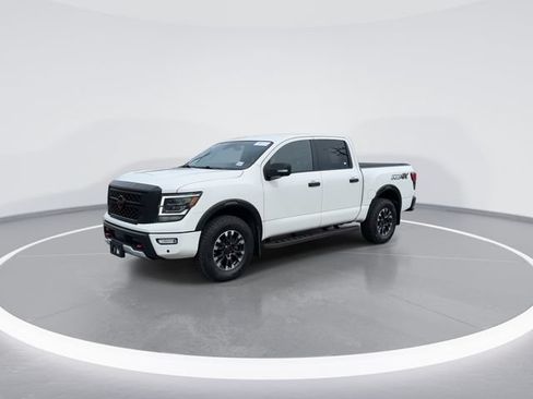 Used 2023 Nissan Titan PRO-4X w/ Pro-4x Convenience Package AWD/4WD image 3
