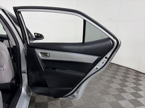 Used 2015 Toyota Corolla LE image 37
