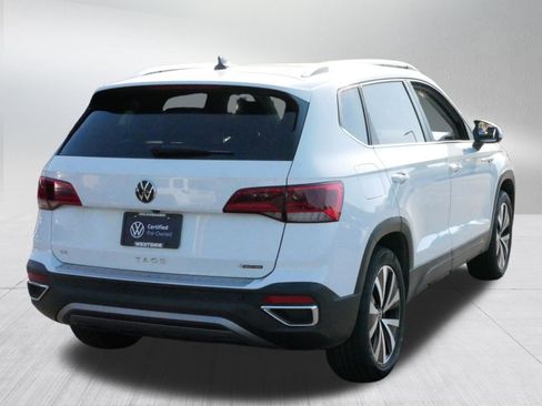 Certified 2022 Volkswagen Taos SE image 6