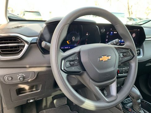 Used 2025 Chevrolet TrailBlazer LT image 32