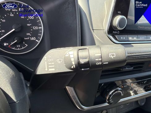 Used 2024 Nissan Rogue S FWD image 27