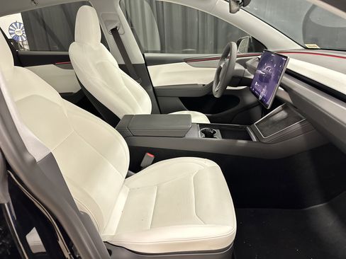 Used 2026 Tesla Model Y 2WD image 33