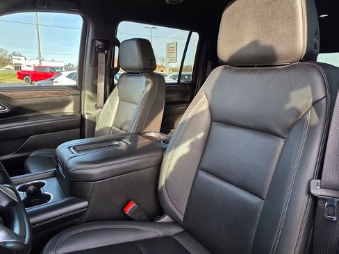 Used 2024 Chevrolet Suburban LT image 11