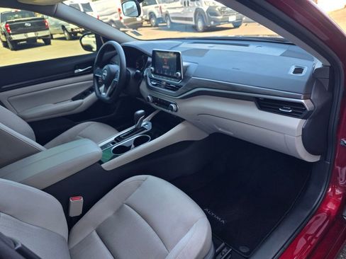 Used 2024 Nissan Altima 2.5 SV image 22