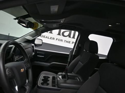 Used 2018 Chevrolet Silverado 1500 LT w/ Midnight Edition AWD/4WD image 15