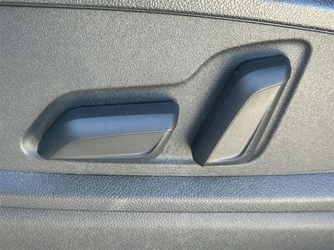 Used 2025 Audi Q5 2.0T Premium image 28