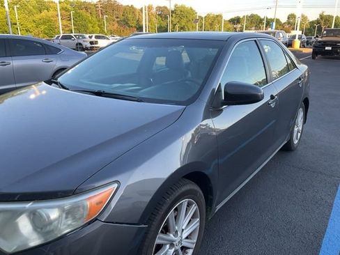 Used 2012 Toyota Camry XLE w/ Leather Pkg FWD image 12