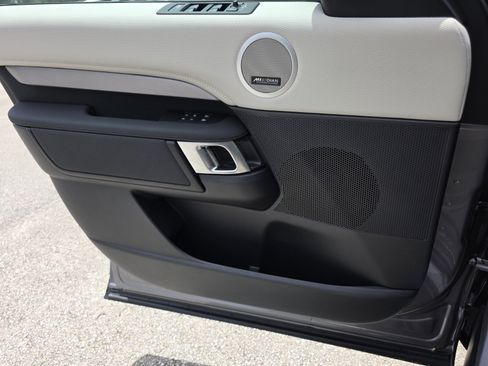 New 2026 Land Rover Discovery Dynamic SE AWD/4WD image 17