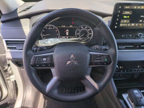 Used 2025 Mitsubishi Outlander SE AWD/4WD image 23