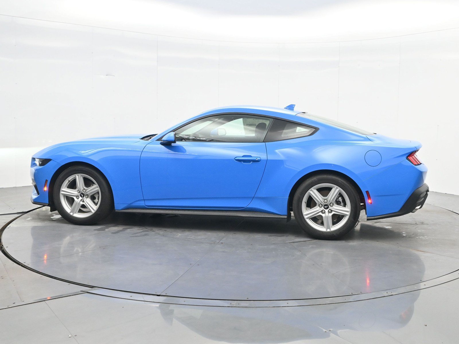 Used 2026 Ford Mustang Coupe RWD image 4