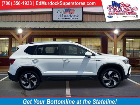 Used 2024 Volkswagen Taos SE AWD/4WD image 1