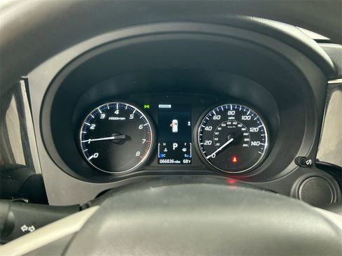 Used 2020 Mitsubishi Outlander ES image 13