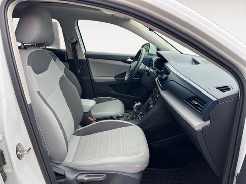 Certified 2023 Volkswagen Taos SE w/ Panoramic Sunroof Package image 18