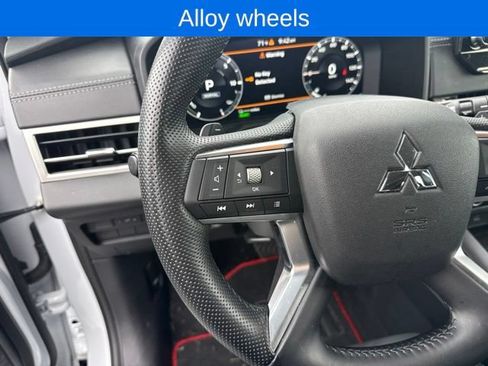 Used 2024 Mitsubishi Outlander SEL AWD/4WD image 18