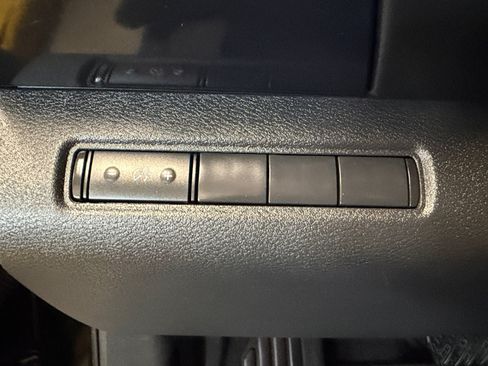 Used 2022 Nissan Pathfinder S FWD image 25
