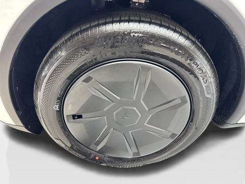 Used 2026 Tesla Model Y 2WD image 77