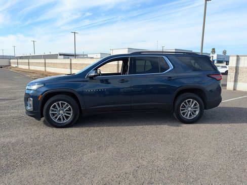 Used 2023 Chevrolet Traverse LT image 2