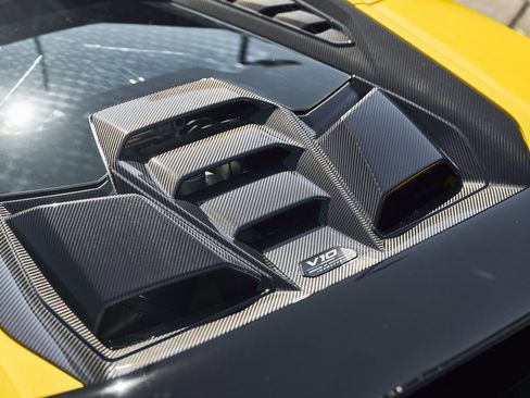 Used 2023 Lamborghini Huracan Tecnica image 11
